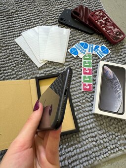 Apple iPhone XR 128GB černý + ochranná skla + kryty - 5