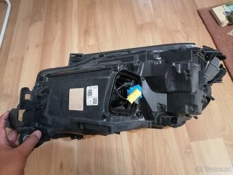 Levé přední světlo na Mercedes Benz GLE - 5