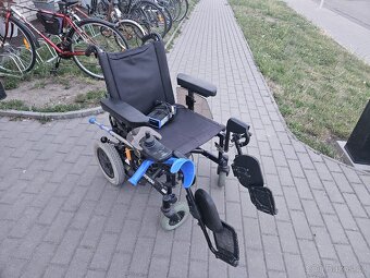 Elektrický invalidní vozík. - 5