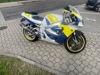 Suzuki GSX-R 750 SRAD - 5