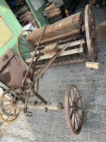 historický secí stroj - 5