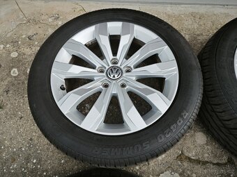 Alu VW 5/112 r17 + 215/55 r17 letní pneu Top stav - 5