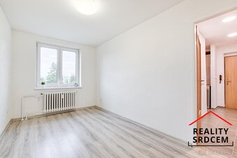 Pronájem zrekonstruovaného bytu 3+0 s balkónem, 55 m2, ul. V - 5