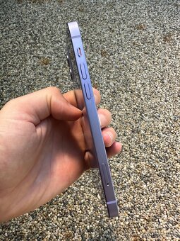 iPhone 12 - baterie 94% - 5