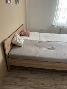 Prostorná manželská postel 190 × 210 cm – skvělý stav - 5