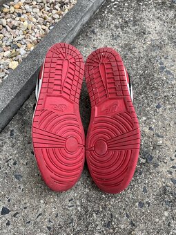 Jordan 1 Low Black Toe - 5