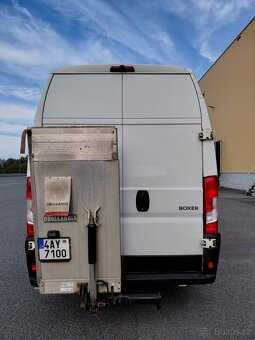Půjčte si dodávku Peugeot Boxer L4H3 s nákladovou rampou - 5