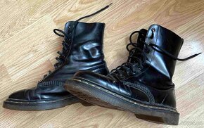 Dr. Martens, - 5