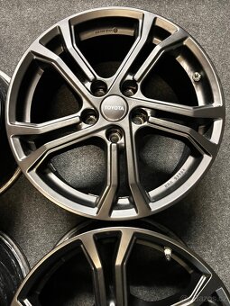 5x114,3 R17 originál Toyota RAV4 - ET 45 - 5