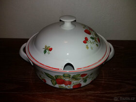 Hrníčky s podšálkem, polévková mísa, talíře a další - 5