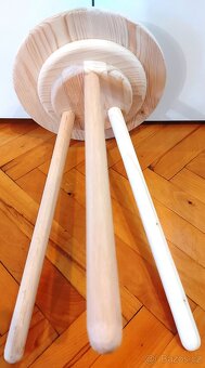 Květinový stolek na trojnožce - 5