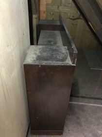 STAROŽITNÝ NÁBYTEK - skříň, přiborník, stůl - 5