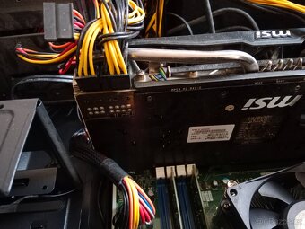 Starší nefunkcni PC jako soubor dilu - 5