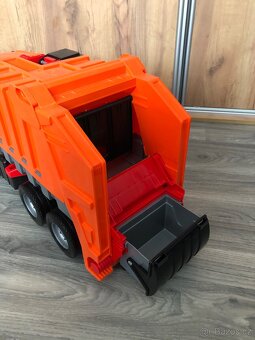 Lena, Mercedes popeláři, popelářské auto - 5