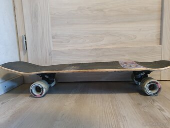 Landyachtz Dinghy Shape 9 Chartreuse - 5