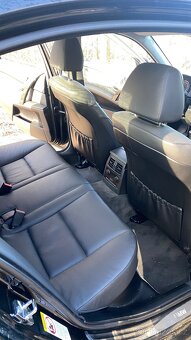 BMW e60 550i manuál - 5