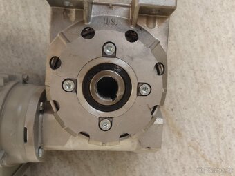Elektromotor s převodovkou - 5