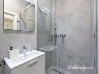 Pronájem bytu 1+kk, Za černým mostem, Kyje,  16 500Kč/měs, 2 - 5