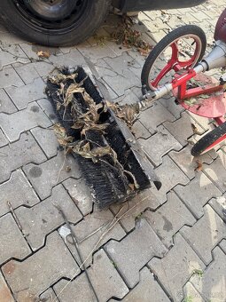 Motorový smetak Hecht - 5