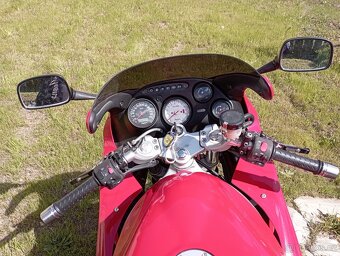 Triumph sprint 955i ST - 5