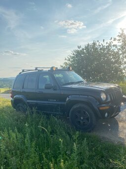 Jeep Cherokee (rok 2003) - 5