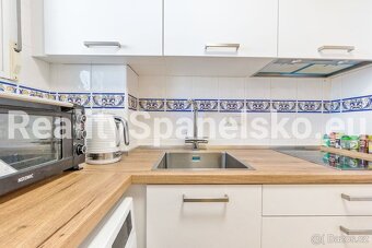 Prodej útulného apartmánu 3kk s výhledem na bazén-Torrevieja - 5