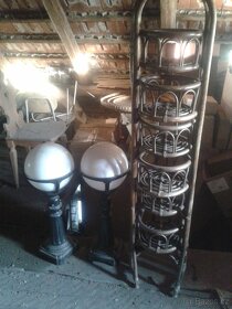židle ,lampy, proutěný regál - 5