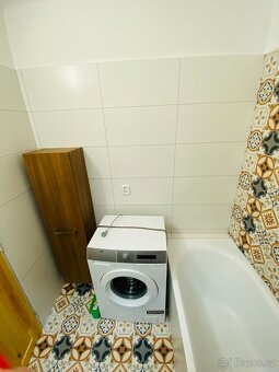 Pronájem zděného bytu 4+1 s garáží a 2 lodžiemi, Chotoviny - 5