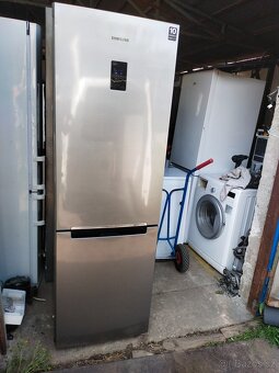 Prodám digitální ledničku zn.Samsung-180cm-- Dovezu - 5