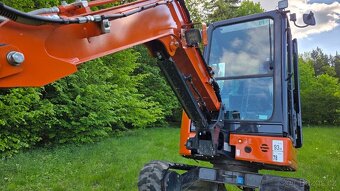 Prodám bagr Hitachi ZX26U-6, rok 2024, hydraulický upínač - 5