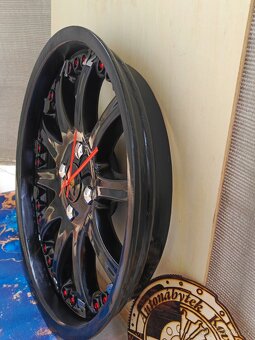 Hodiny z černého alu kola - Autonábytek Kovář - 5