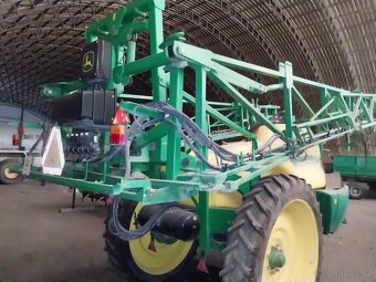 Postřikovač John Deere - 5