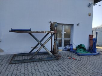 mobilní zvedák hever z DDR -po opravě, přetěsněný, nový olej - 5