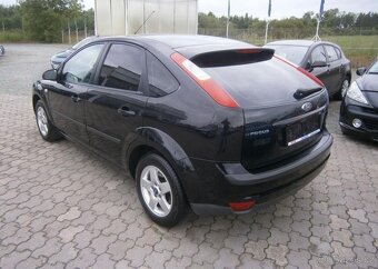Ford Focus 1.6i 74kw,klima,serviska benzín manuál 74 kw - 5