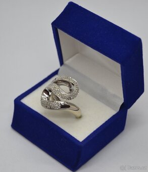 Elegantní zlatý prsten s brilianty - 5