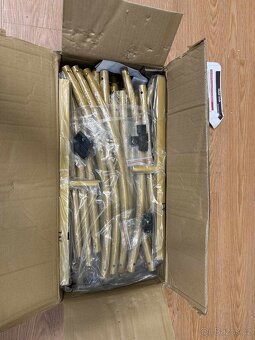 pomocník na výzdobu. - 5