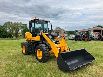 KOLOVÝ KLOUBOVÝ NAKLADAČ 940T NOSNOST 2000KG - 5