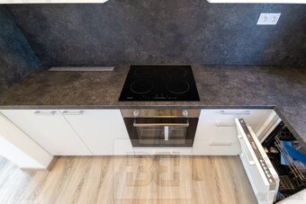 Pronájem bytu 2+kk 50 m2 s balkonem v rekonstruované vile. - 5