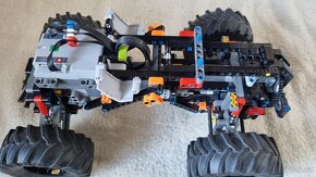 LEGO Technic 42099 RC 4x4 off-road - 5