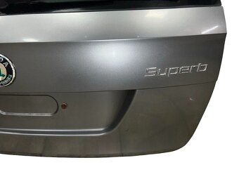 Páté dveře šedá metalíza LF8L Škoda Superb 2 kombi r.v. 2010 - 5