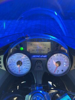 Kawasaki ZZR1400 - 5