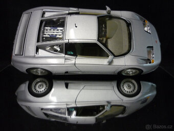 Bugatti EB110 stříbrné Bburago 1/18 - 5