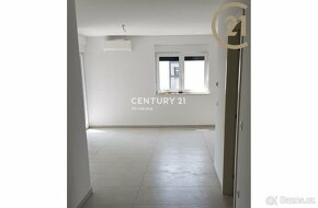 Prodej nezařízeného podkrovního bytu (144 m2), s majestátní  - 5