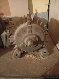Úklid dílny - elektromotory, různé věci na hoblovku - 5