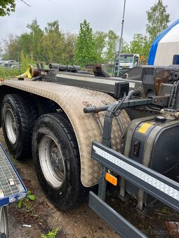 Hákový nosič kontejneru Renault 6 × 6 - 5