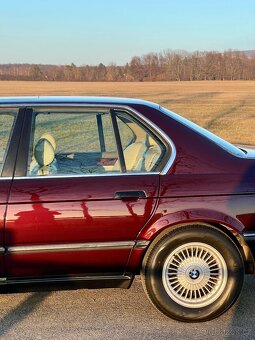 BMW E32 750i Brokatrot - 5