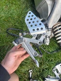 Rozprodam zadni cast z Honda CBR 929RR Fireblade 00-01 - 5