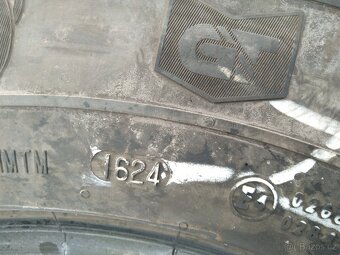Prodám zimní gumy General 215/70 R16 - 5