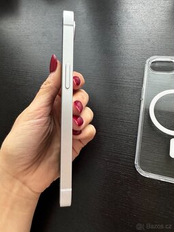 Iphone 16e 128 GB v záruce - 5