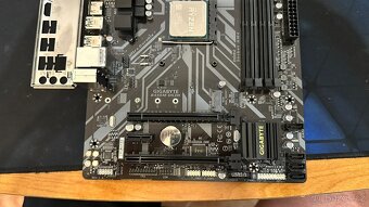 B450M DS3H + Ryzen 5 2400G (4C/8T) - 5